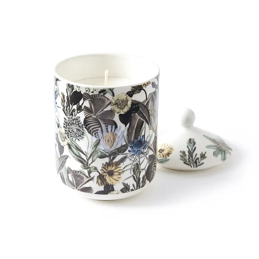 170_106_ScentedCandlePorcelain_GardenLightBlue_JasminYlang_0a30090b-c199-41f5-b010-d200b29e1d11-1