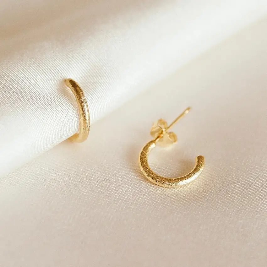 AGAPE_MAI2022_0048_1614x1614_b0ca7537-e5f3-419e-a9a0-b7530b38dbd0-1