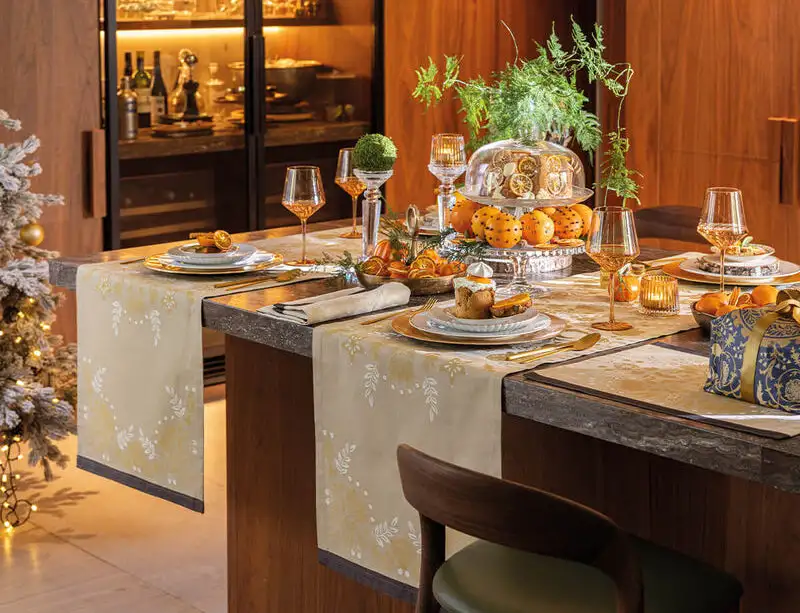 LE_JACQUARD_FRANCAIS_CHEMIN_DE_TABLE_FEERIE_PAIN_D_EPICES_AMBIANCE_1200x1200-1