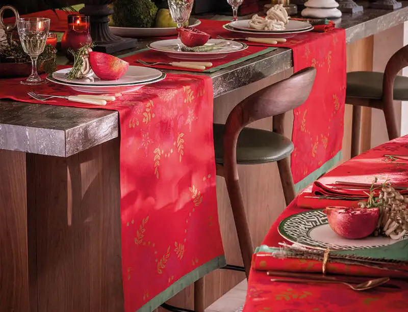 LE_JACQUARD_FRANCAIS_CHEMIN_DE_TABLE_FEERIE_SUCRE_D_ORGE_AMBIANCE2_1200x1200-1