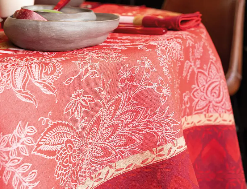 LE_JACQUARD_FRANCAIS_NAPPE_ENDUITE_GIPSY_RUBIS_AMBIANCE3_1200x1200-1