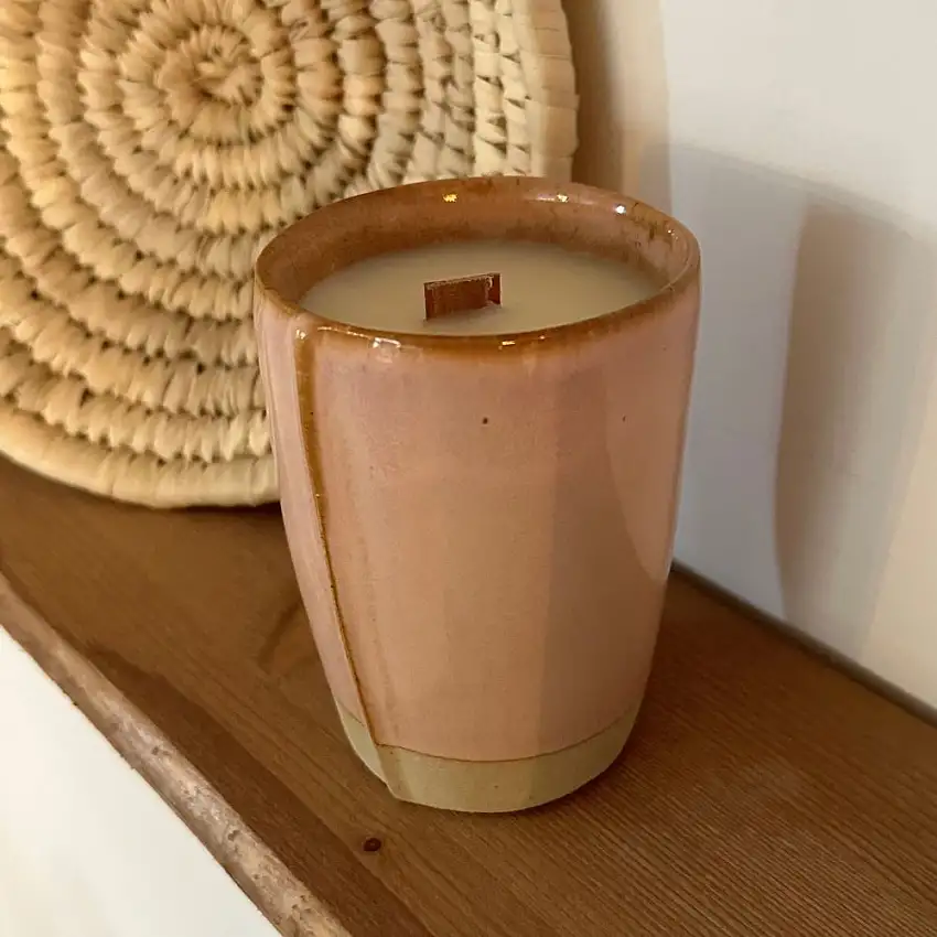 bougie-vegetale-mug-faro-rose-fleur-de-cerisier-190gr-1