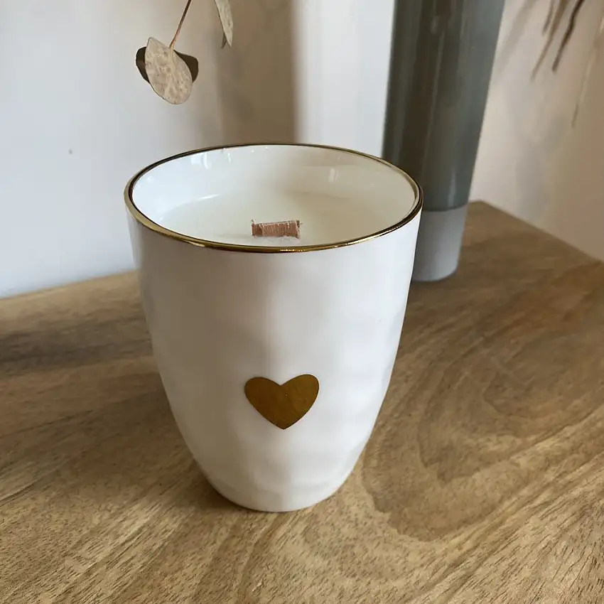 bougie-vegetale-tasse-amour-blanche-frangipanier-jasmin-65h-1