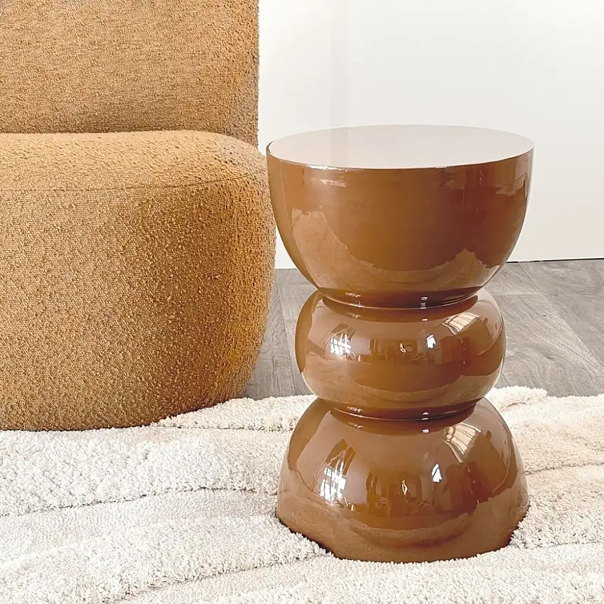 bout-de-canape-en-metal-laque-caramel-1