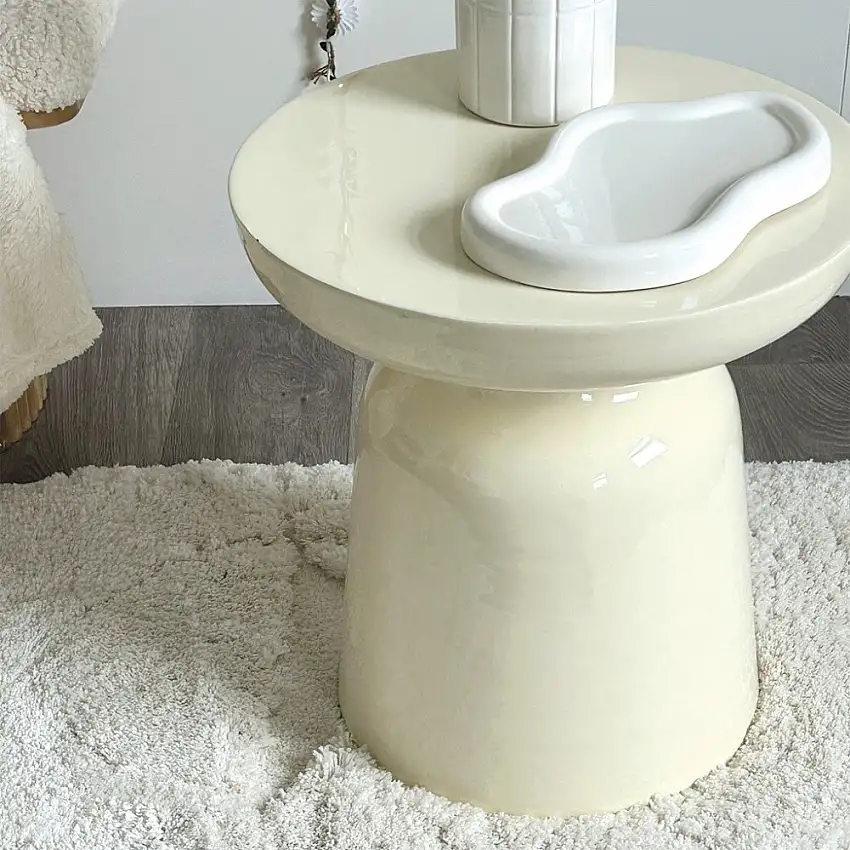 bout-de-canape-en-metal-laque-ecru-1