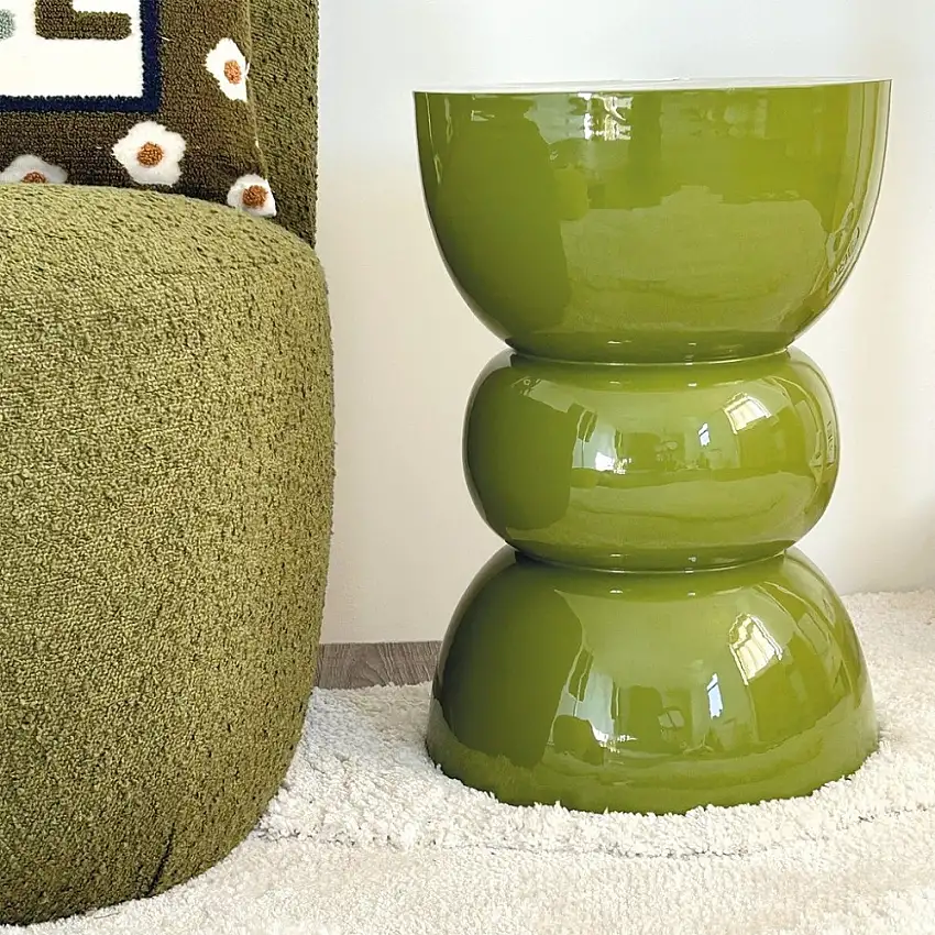 bout-de-canape-en-metal-laque-kaki-1