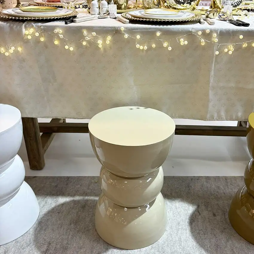 bout-de-canape-en-metal-laque-sable-1