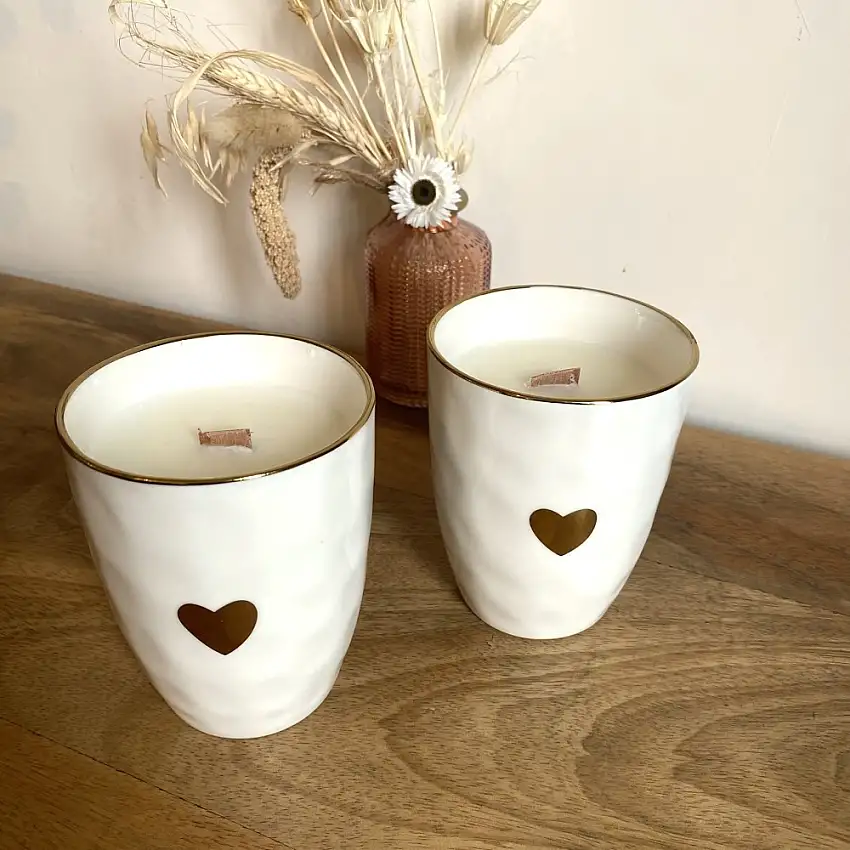 coffret-2-bougies-vegetales-tasses-amour-blanches-fleur-de-cerisier-et-frangipanier-jasmin-1
