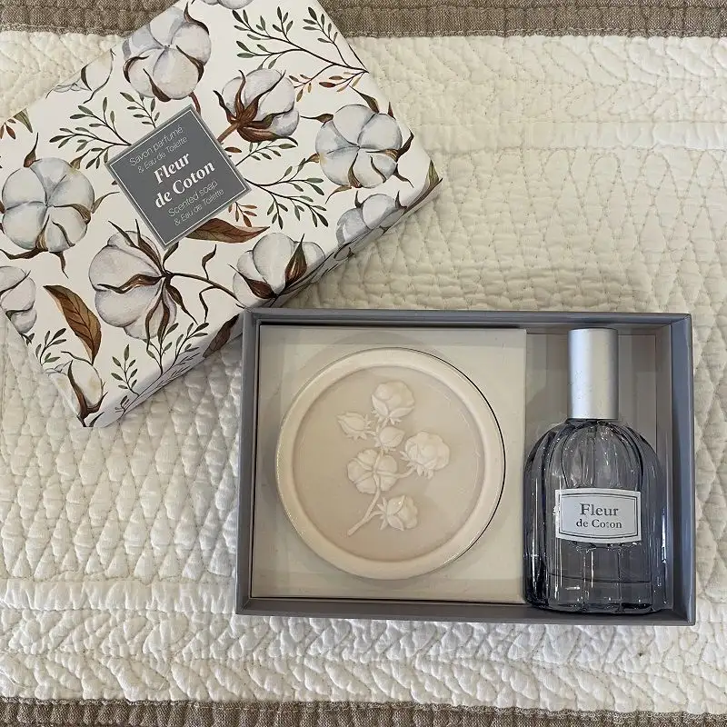 coffret-savon-parfume-fleur-de-coton-et-vaporisateur-de-sac-1