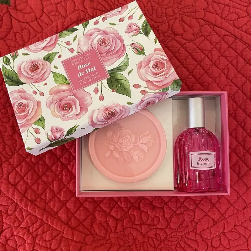 coffret-savon-parfume-rose-et-vaporisateur-de-sac-1