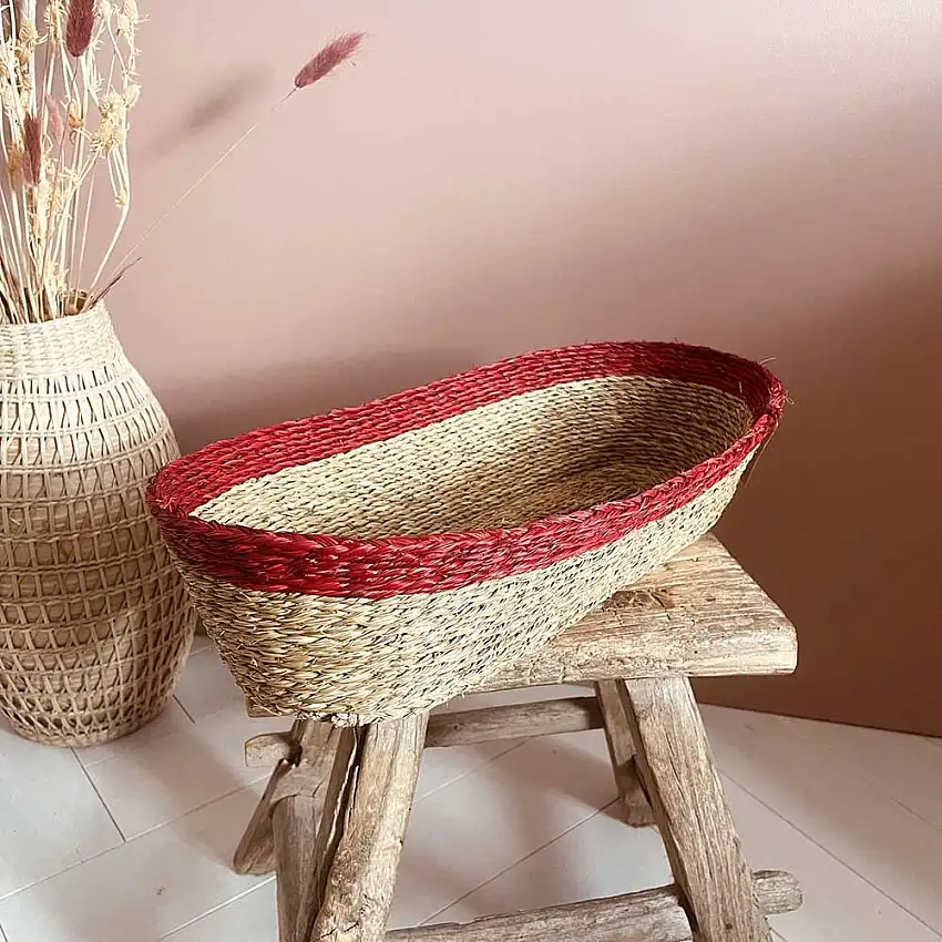 corbeille-a-pain-en-herbes-tressees-coloris-naturel-et-rouge-4015cm-1