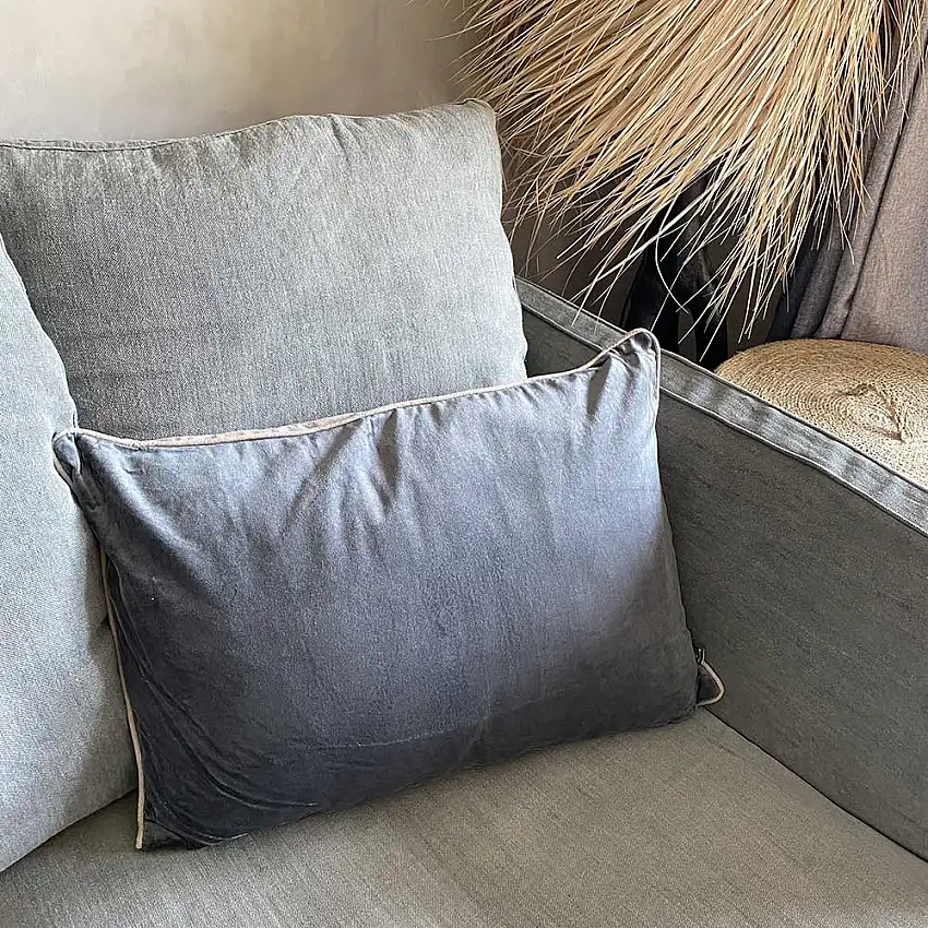 coussin-1-face-velours-anthracite-et-1-face-coton-naturel-4060cm-1