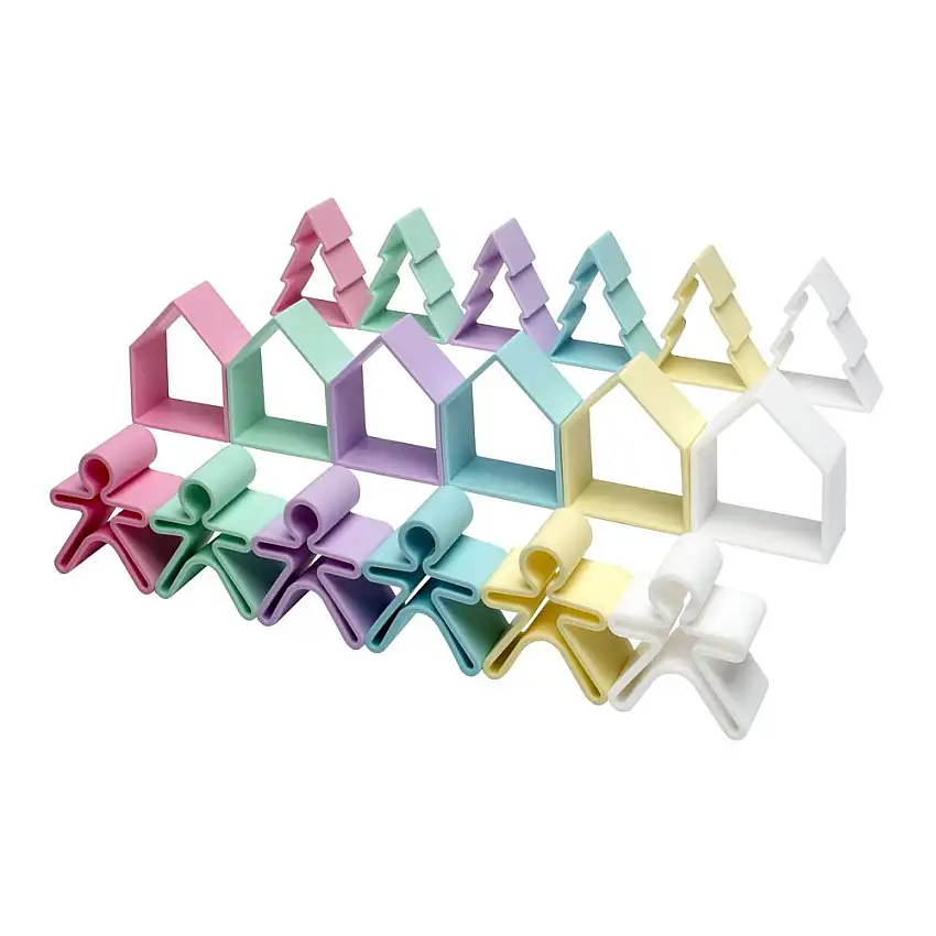 dena-6-personnages-6-maisons-6-arbres-pastel-1