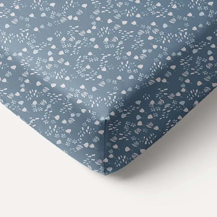 drap-housse-bebe-40x90-coton-bio-bleu-fleurs-champetre-lit-enfant-petite-amelie-1