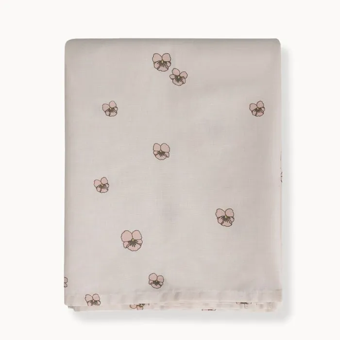 drap-plat-lit-bebe-75x100cm-coton-beige-fleurs-roses-petite-amelie-1
