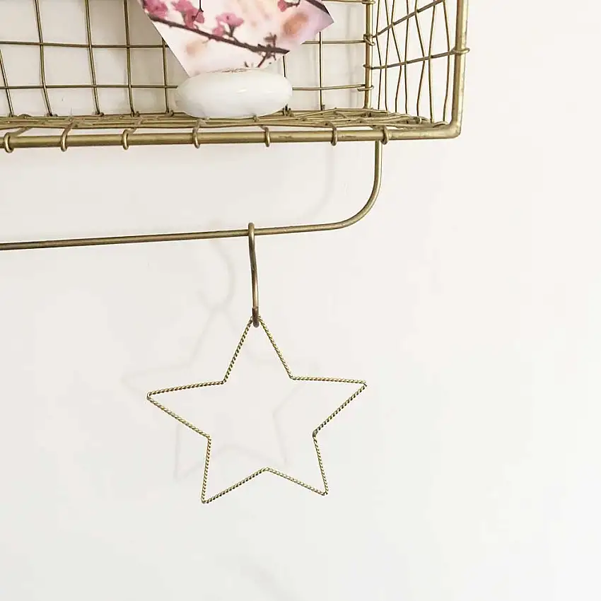 etoile-doree-torsadee-a-suspendre-ou-associer-1