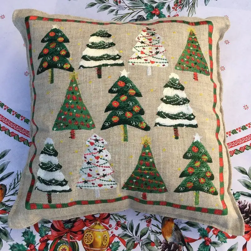 housse-de-coussin-brode-arbres-de-noel-lin-et-polyester-1