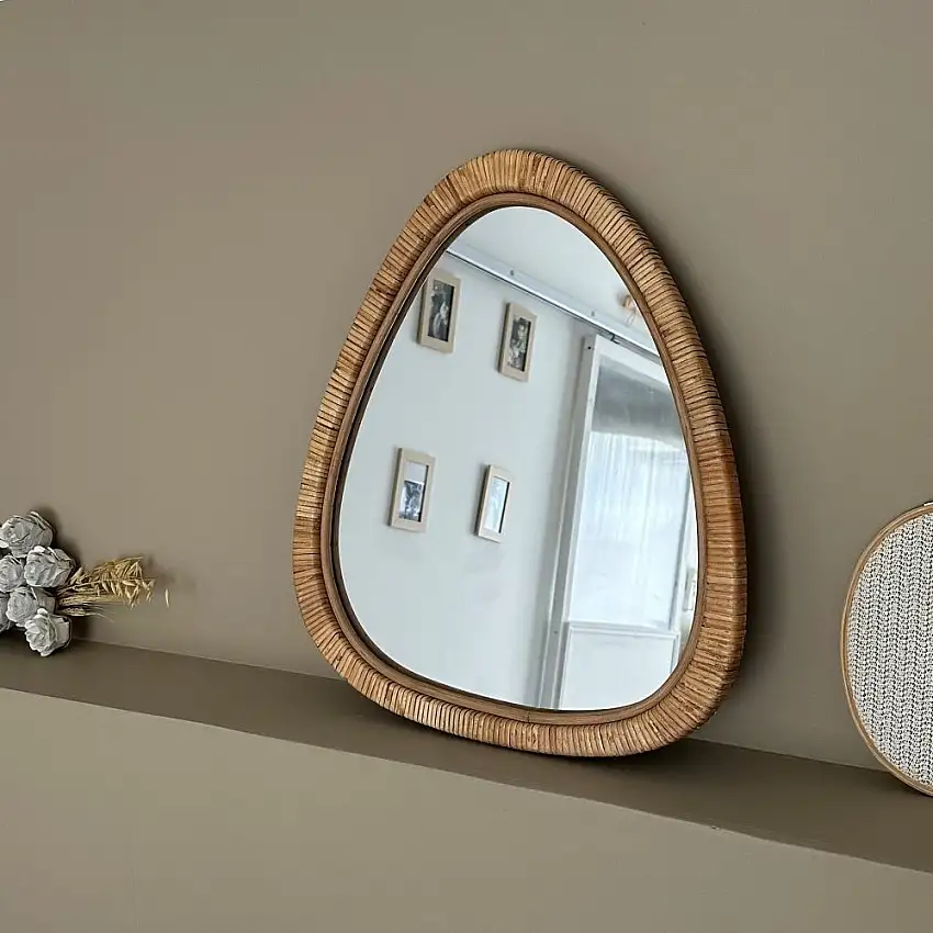 miroir-forme-organique-avec-cadre-en-paille-et-rotin-naturels-1