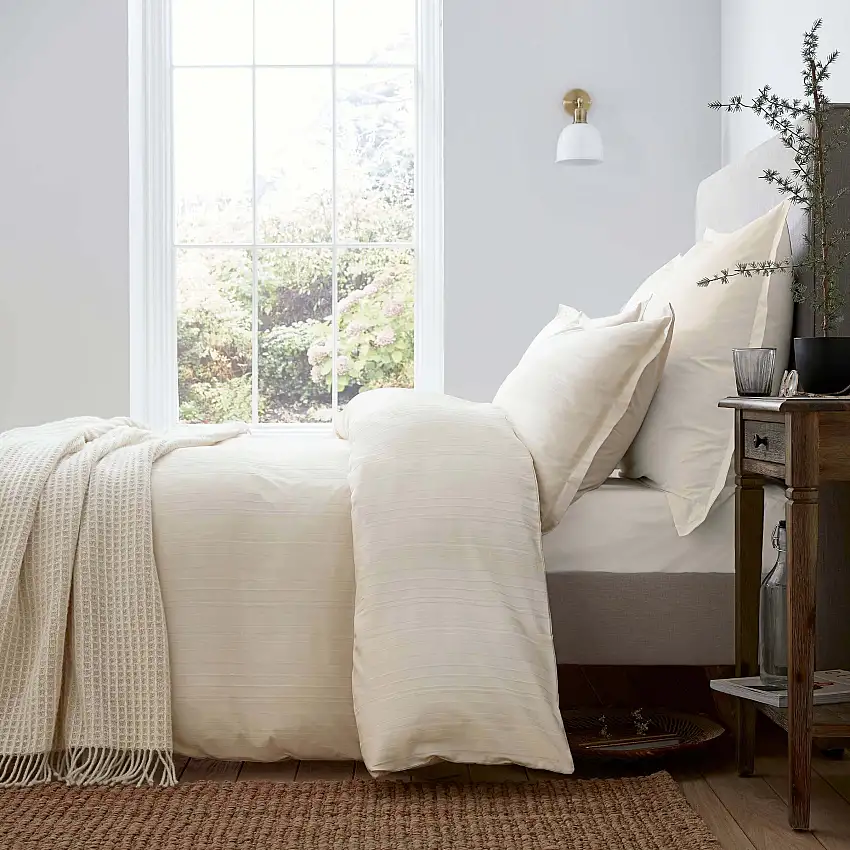 murmur_seren_satin_stripe_ivory_main_bed_hr_2-1