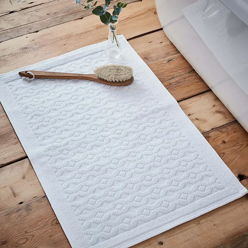 murmur_stella_white_bath_mat_lifestyle-1