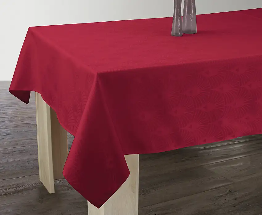 nappe-anti-tache-rect-damassee-rouge-1-1