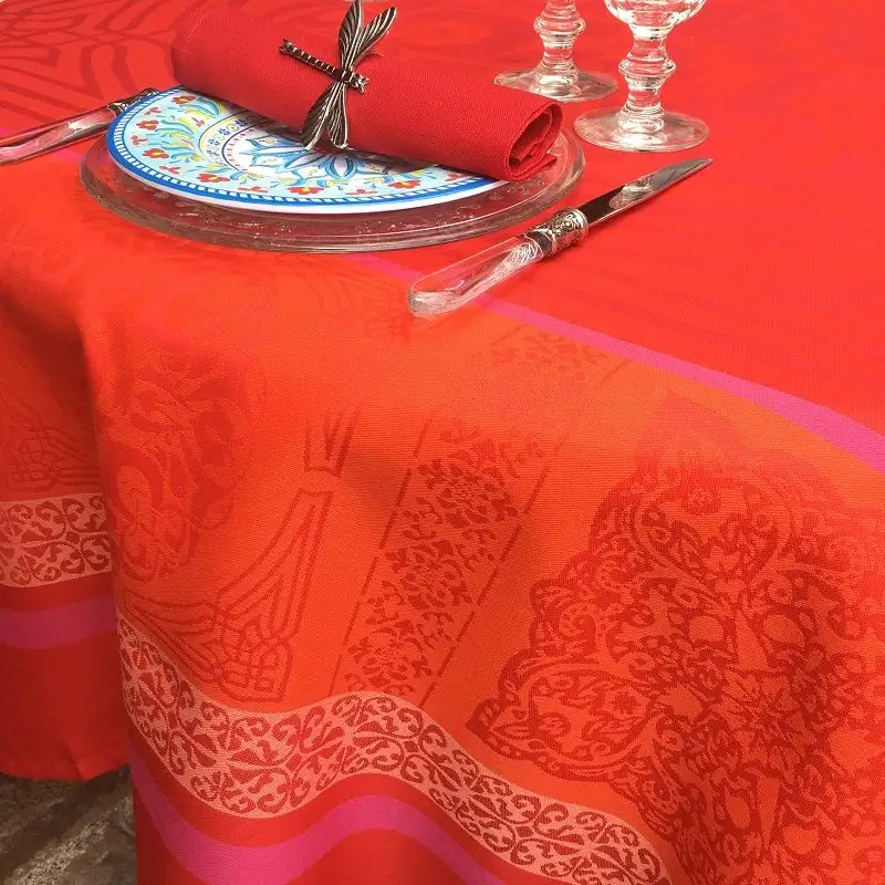 nappe-carree-sud-etoffe-jacquard-polyester-chamaret-rouge-et-orange-1