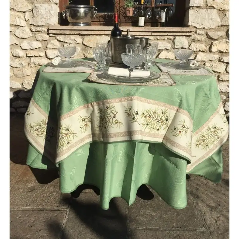 nappe-rectangulaire-damassee-delft-vert-bordee-clos-des-oliviers-ecru-1