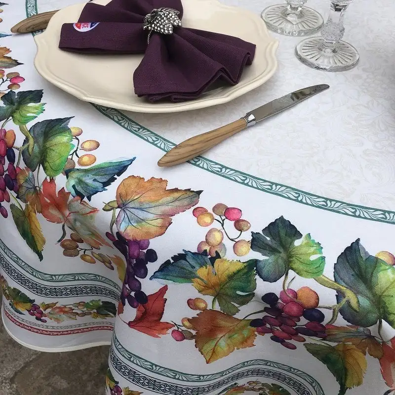 nappe-rectangulaire-placee-en-coton-grappes-tissus-toselli-1