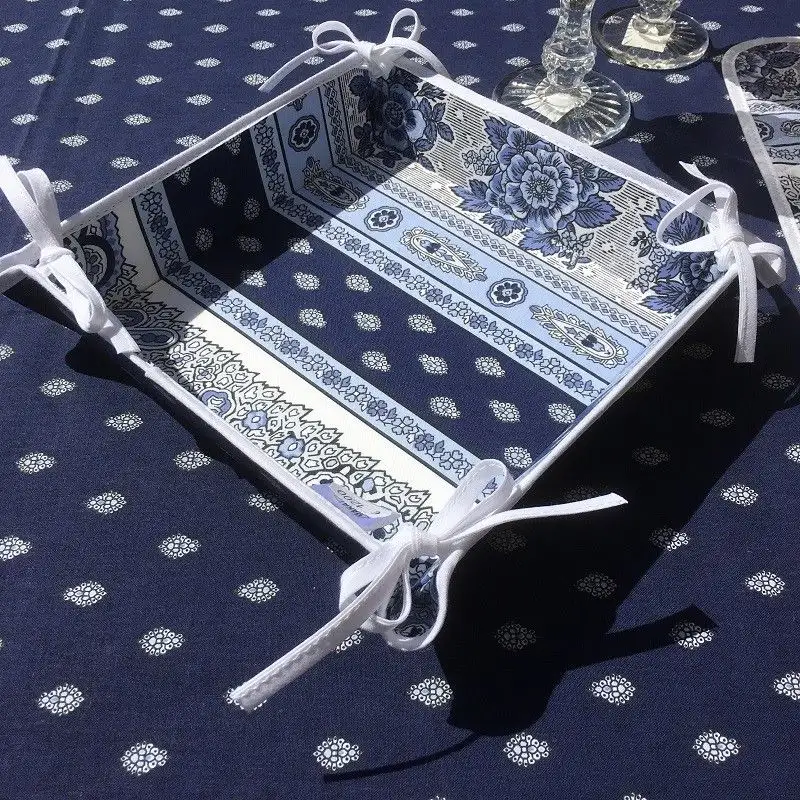 paniere-a-lacets-en-coton-enduit-bastide-bleue-blanche-marat-d-avignon-1