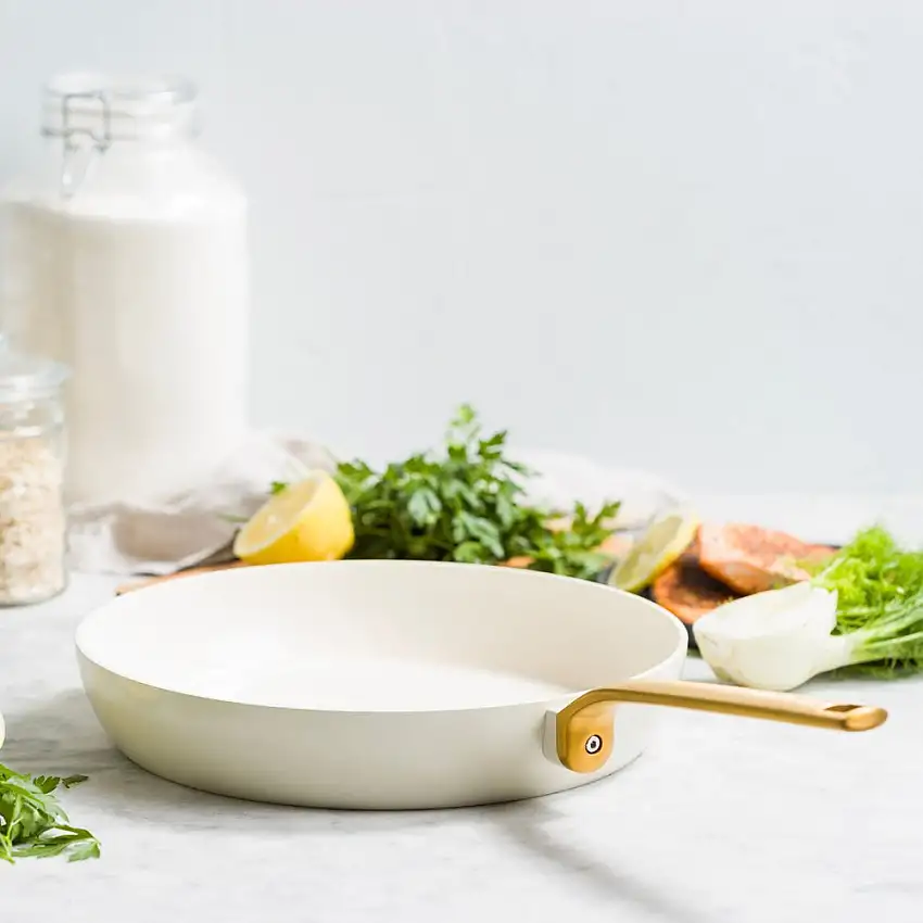 poele-creme-evolution-24-cm-4400333-1