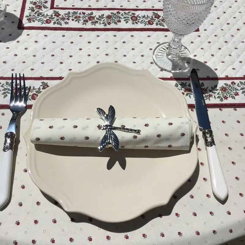 serviette-en-coton-calissons-ecru-et-rouge-1