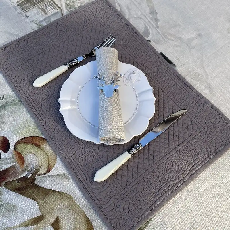 set-de-table-en-boutis-calliope-taupe-sud-etoffe-1