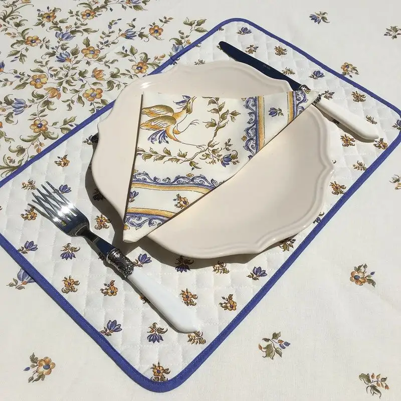 set-de-table-en-coton-matelasse-moustiers-bleu-1