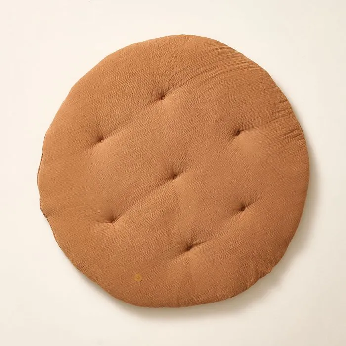 tapis-de-jeu-rond-rond-mousseline-caramel-petite-amelie-1