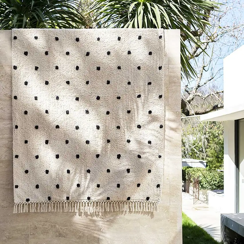 tapis-lavable-coton-noir-ecru-modele-marrakech-1