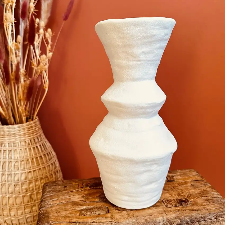 vase-en-ceramique-blanche-organique-opjet-paris-1