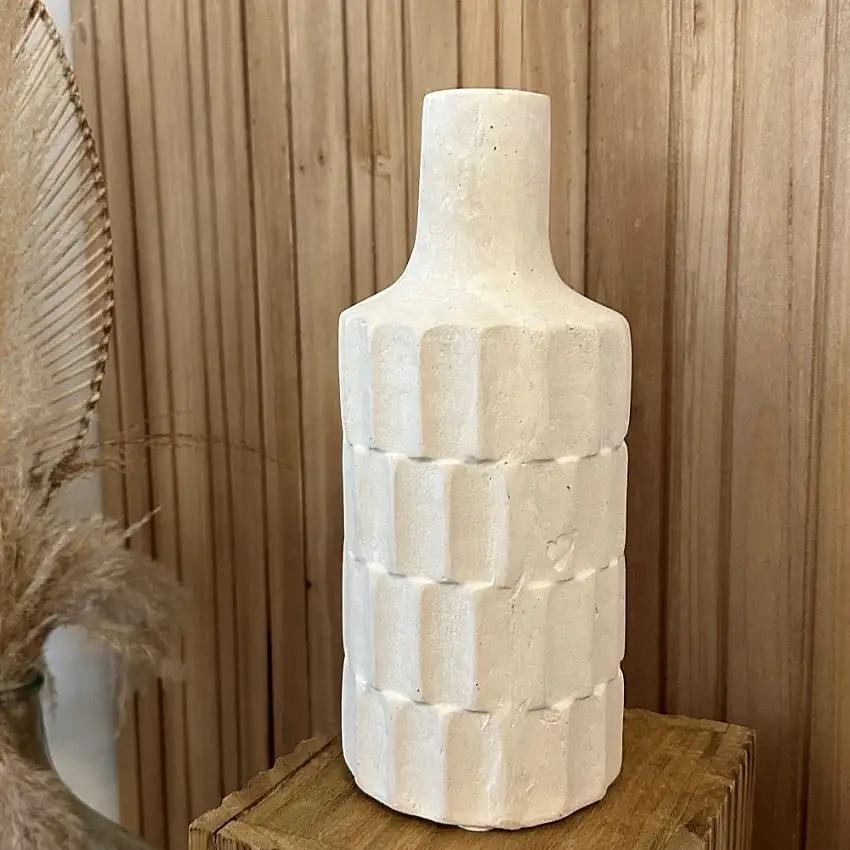 vase-en-papier-mache-beige-facette-1