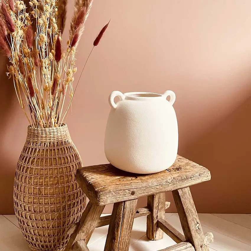 vase-gres-cerame-texture-sable-forme-arrondie-1