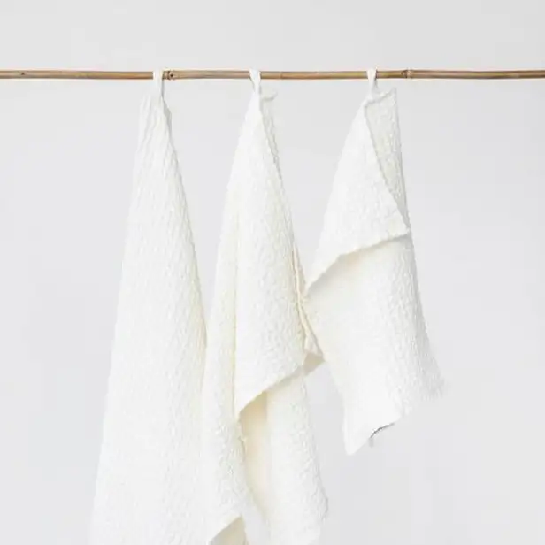 white-linen-waffle-towel-2-640x960-2