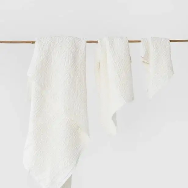 white-linen-waffle-towel-3-640x960_fdd2524f-585c-4a0d-a26f-a2f32b67316b-1